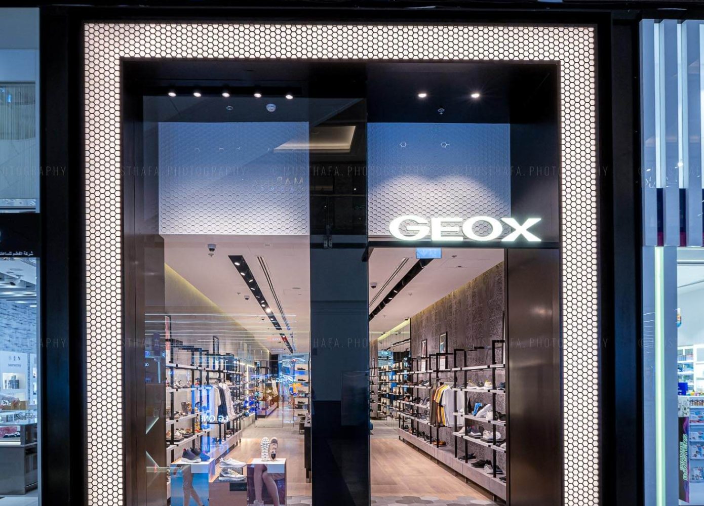 Giosk Dubai Mall of Emirates MOE Store Retail Interior Photographer Luxury Brands Professional Freelance Abu Dhabi UAE Kuwait KSA Riyadh 01